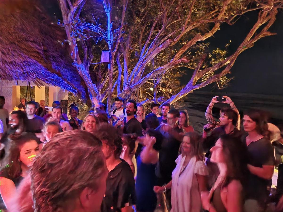 Red Monkey Beach Lodge جامبياني المظهر الخارجي الصورة