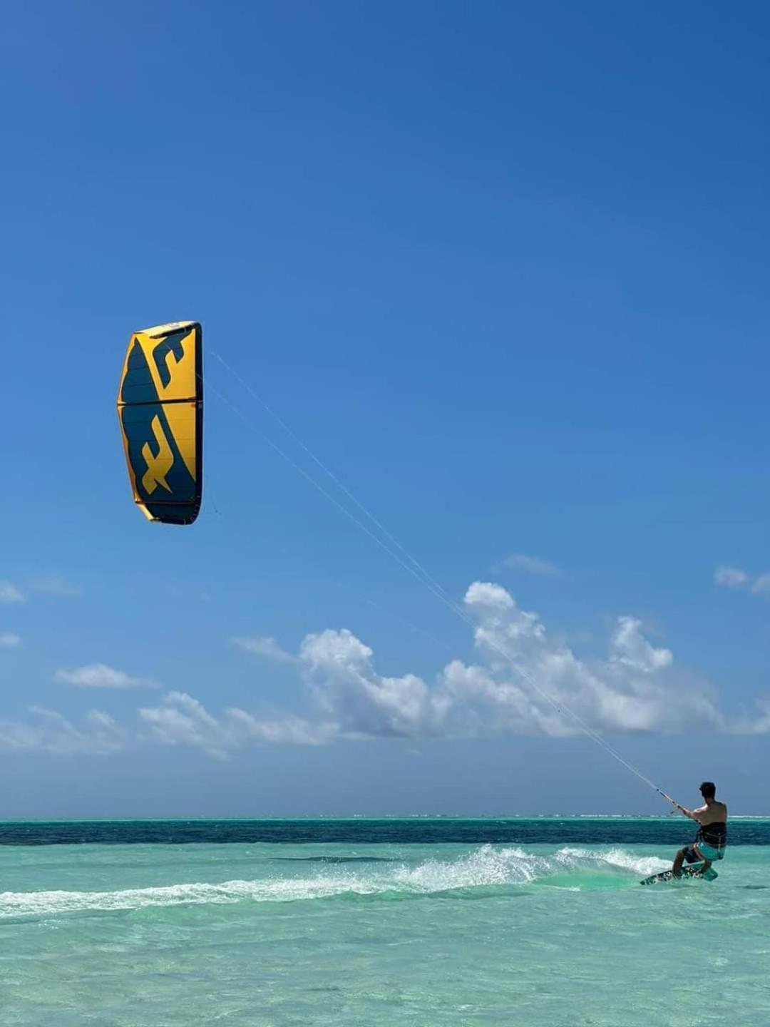 Red Monkey Beach Lodge جامبياني المظهر الخارجي الصورة