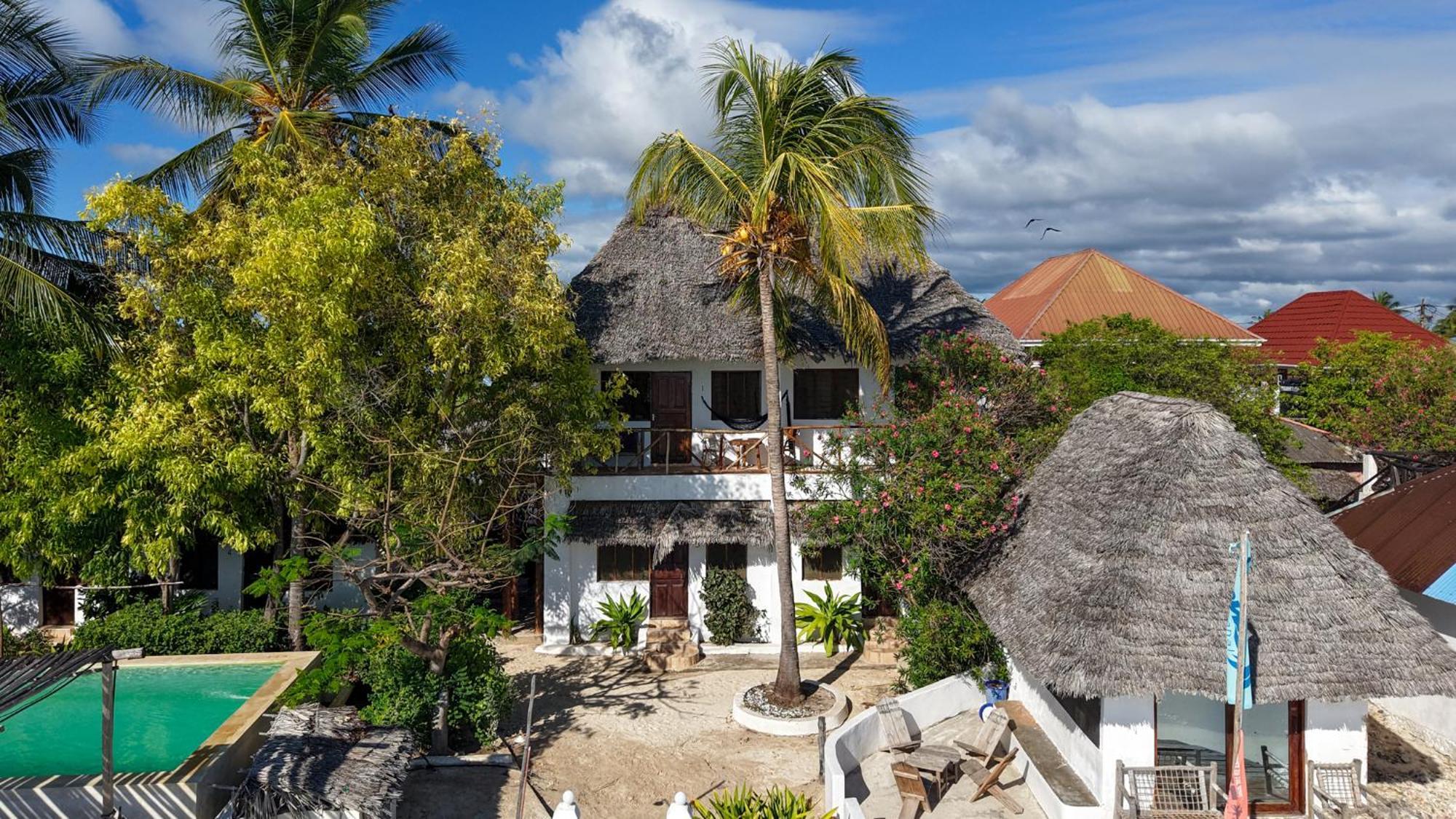 Red Monkey Beach Lodge جامبياني المظهر الخارجي الصورة